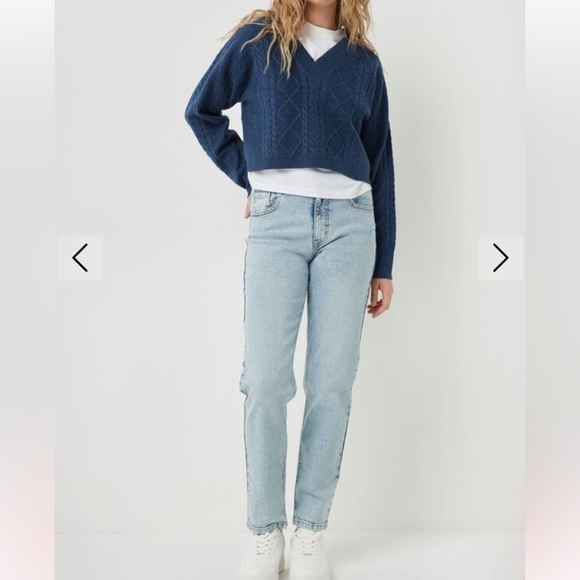 High Rise High Waist Light Wash Distressed Mom Jeans Size 26 - Picture 2 of 16